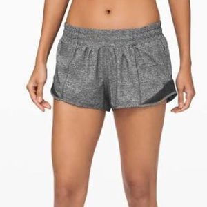 Lululemon hotty hot 2.5” shorts